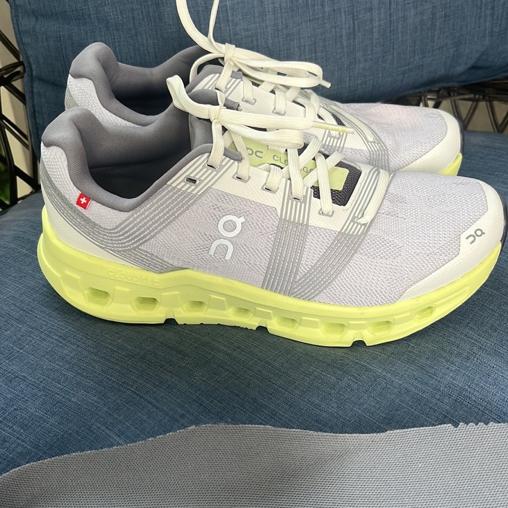 On Cloudgo Size 8.5 Women’s